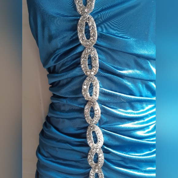 Mermaid Style Dress - Picture 11 of 15